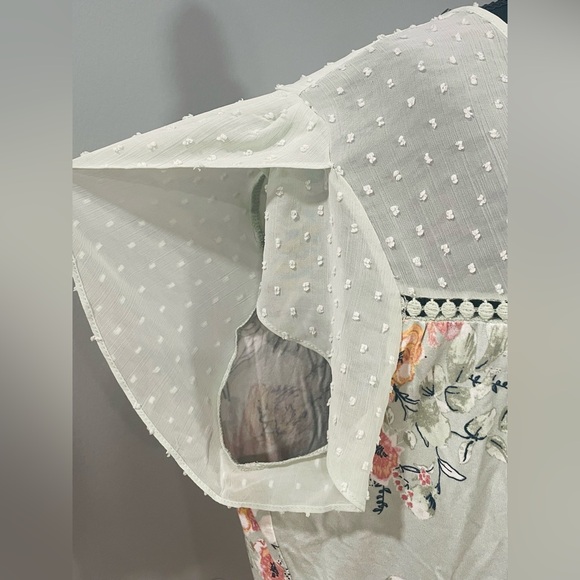 Floral Blouse with Tie Tassels - Mint Green - Picture 5 of 9